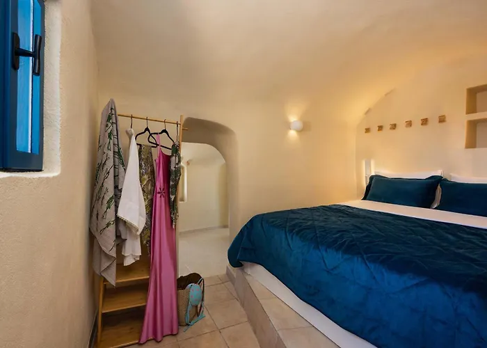 Amphora Aelia Gem - Akrotiri Seaview Getaway