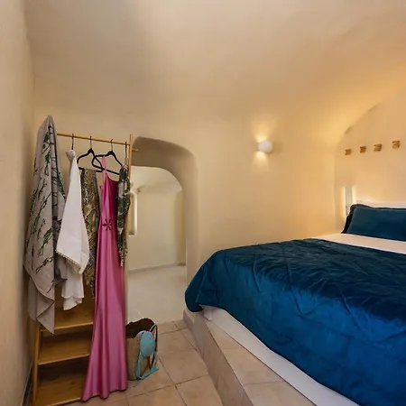 Amphora Aelia Gem - Akrotiri Seaview Getaway